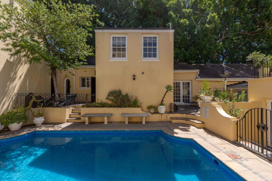 2 Bedroom Property for Sale in Green Point Western Cape